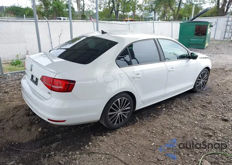2015 Volkswagen Jetta 1.8T Sport z USA, uszkodzony, nr VIN 3VWD17AJ7FM427595
